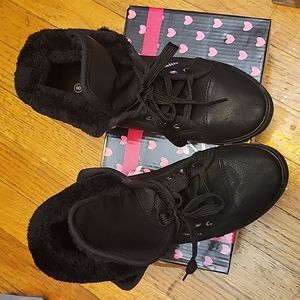 DELIC WOMEN'S LACE UP BLACK SNEAKERS 👟 SIZE 8